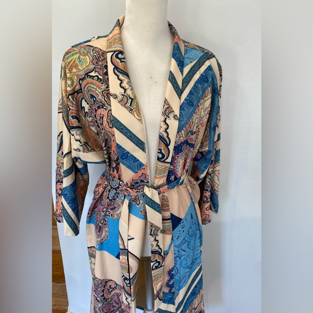 Women long sleeve beige and multi color one size belted kimono nwt - Picture 6 of 8